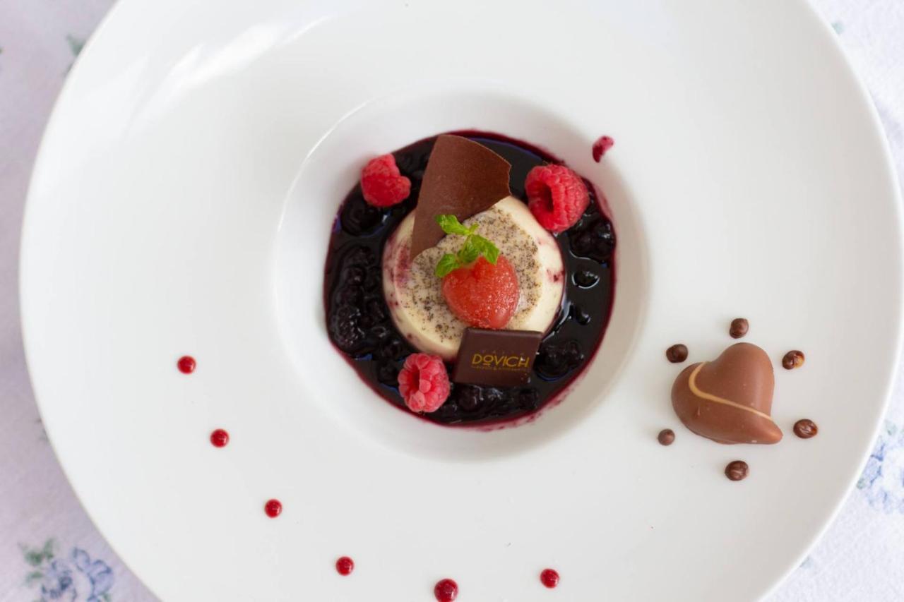 Hotel & Ristorante Baita Dovich Мальга-Чапелла Экстерьер фото