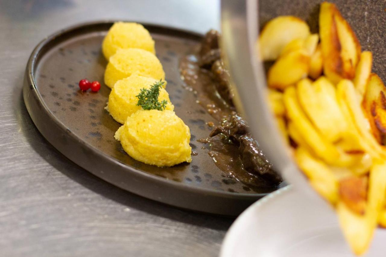 Hotel & Ristorante Baita Dovich Мальга-Чапелла Экстерьер фото