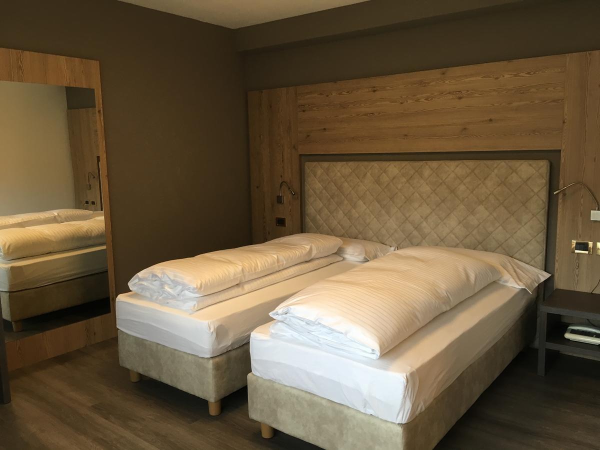 Hotel & Ristorante Baita Dovich Мальга-Чапелла Экстерьер фото